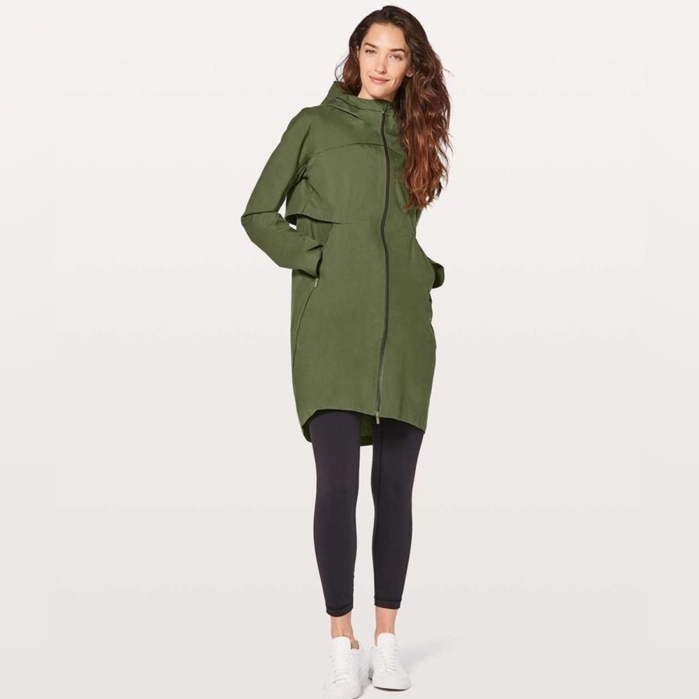 Lululemon Cloud Crush Rain Jacket